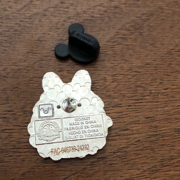 Authentic Disney pin. Each pin is $8 or 4 pins for $25, additional pins $5 each. - Picture 4 of 8